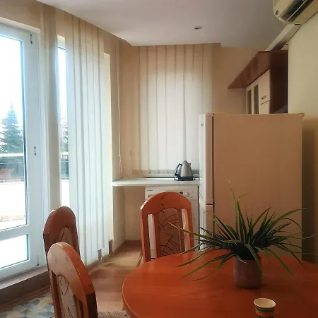 Golden With Terrace Napospart