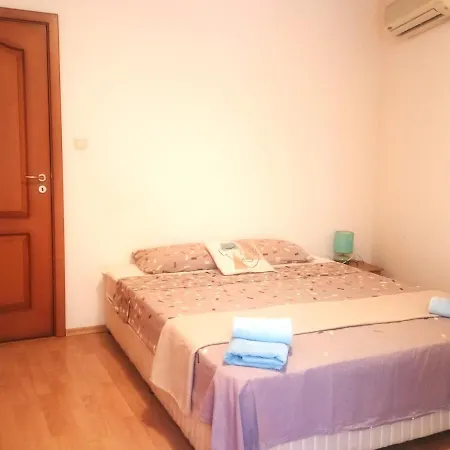 Golden With Terrace Apartman Napospart